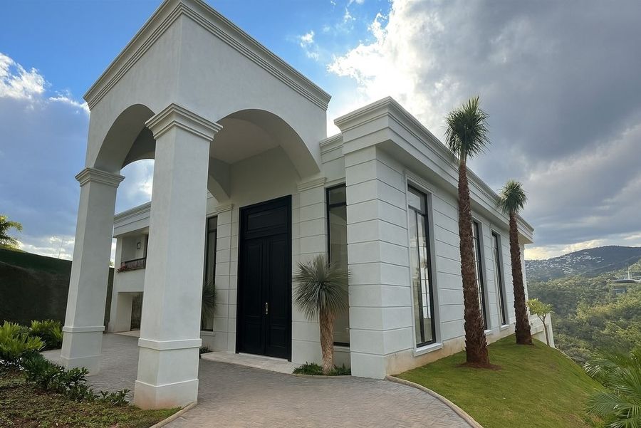 Fachada de casa de alto padrão construída pela Perla